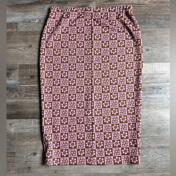 Fashion Nova Flower Two-Piece Set - Picture 4 of 7